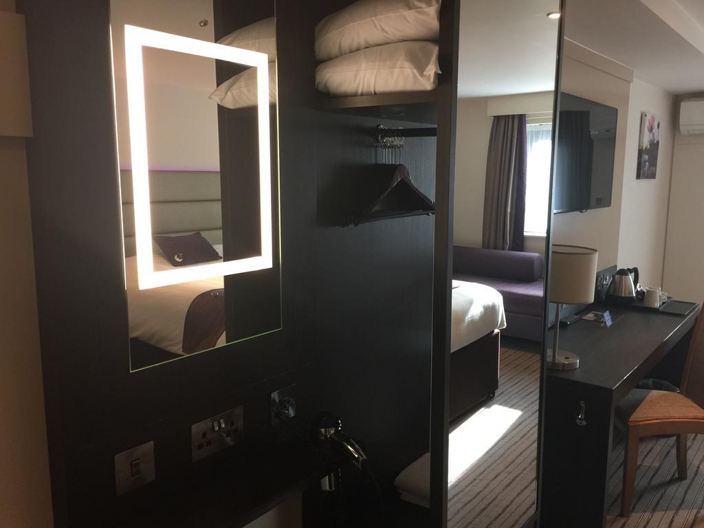 Premier Inn London Wimbledon South Szoba fotó